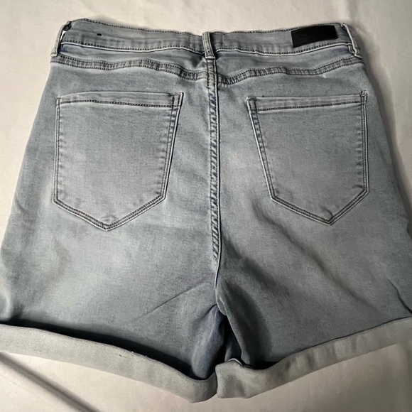 Nicole miller New York Stylish Gray Jean Shorts - Picture 5 of 7